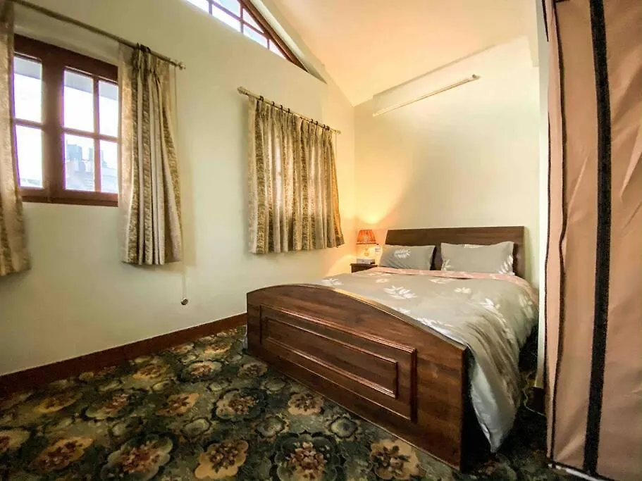 Cheerful 5-Bedroom Villa With Garden And Views Kathmandu Holiday home